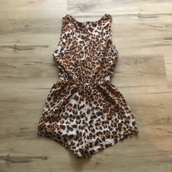 Guess Leopard Print Sleeveless Romper - Picture 4 of 7